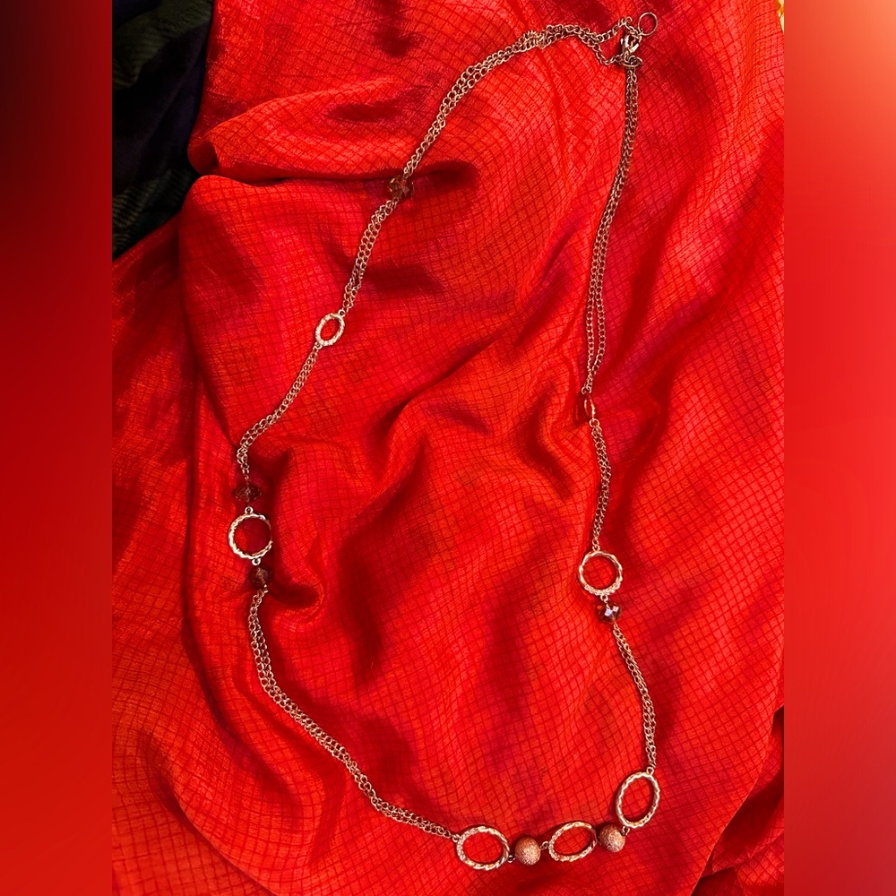 Long necklace with circles and beads - Apt 9?